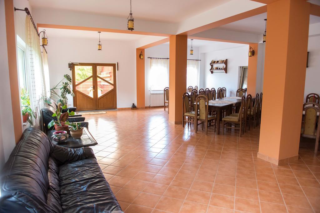 Casa Andreea Hotell Sucevita Exteriör bild
