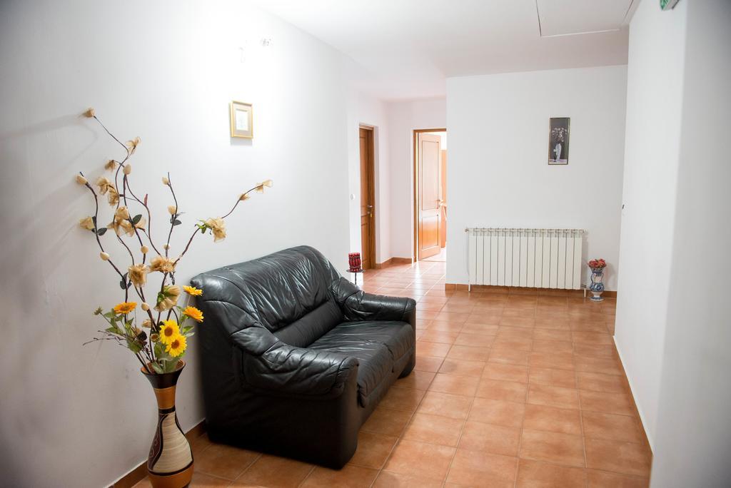 Casa Andreea Hotell Sucevita Exteriör bild