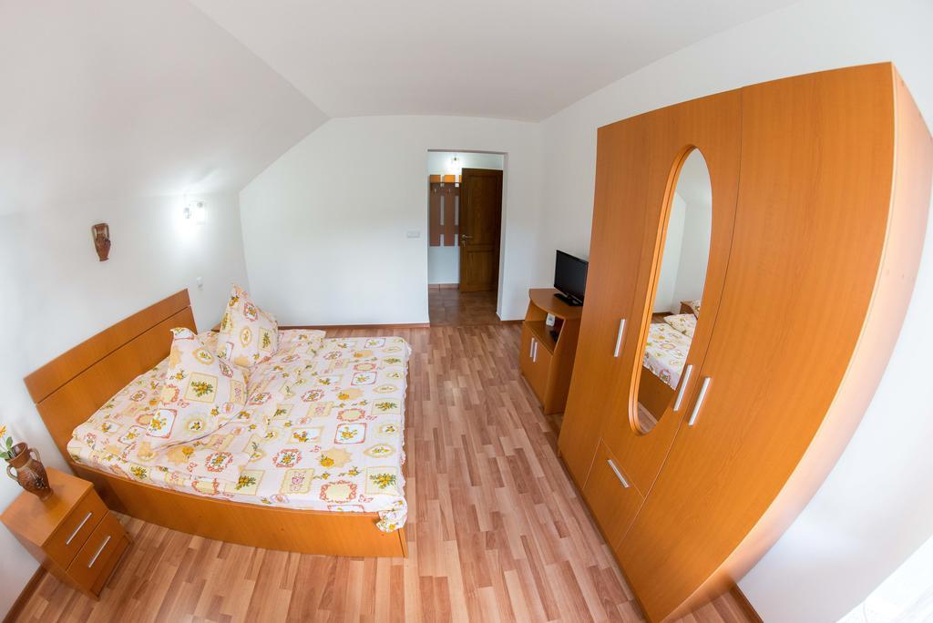 Casa Andreea Hotell Sucevita Exteriör bild