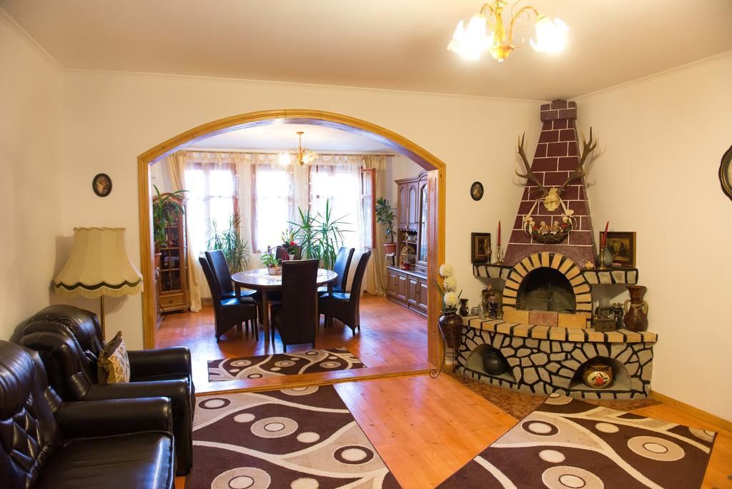 Casa Andreea Hotell Sucevita Exteriör bild
