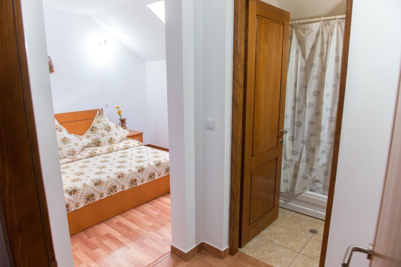 Casa Andreea Hotell Sucevita Exteriör bild