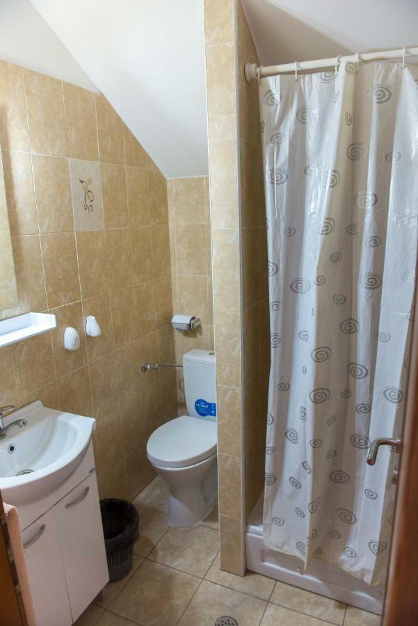 Casa Andreea Hotell Sucevita Exteriör bild