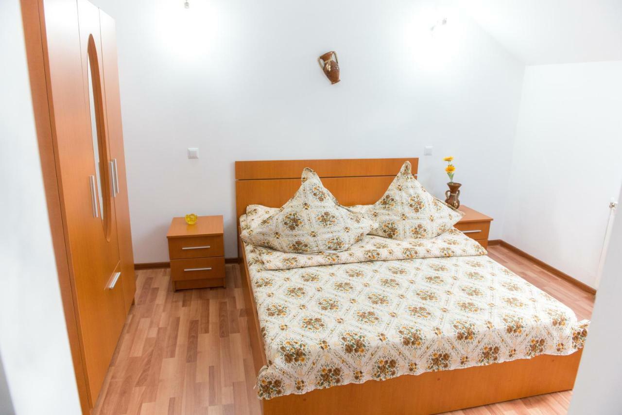 Casa Andreea Hotell Sucevita Exteriör bild